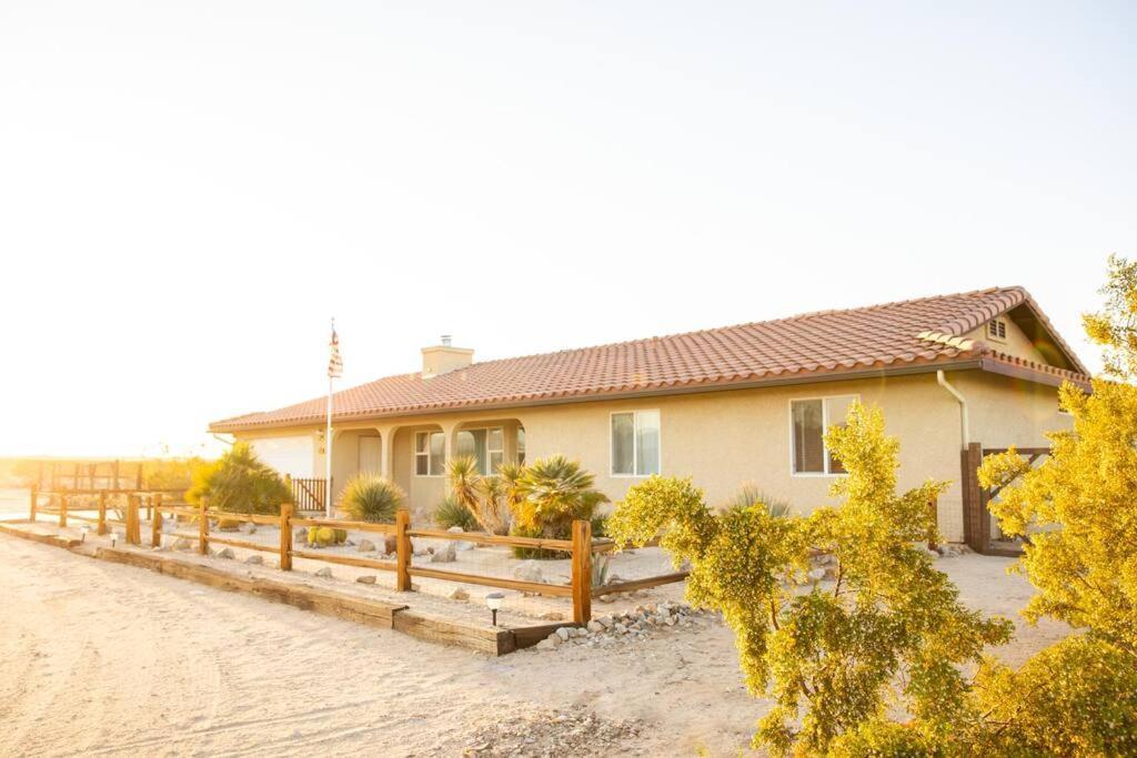 Sun Runner - Serene Desert Home W/Pool & Hot Tub Twentynine Palms Exterior photo